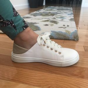 Cute slip-on flats. Like new, worn a few times.